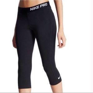 NIKE PRO cropped leggings